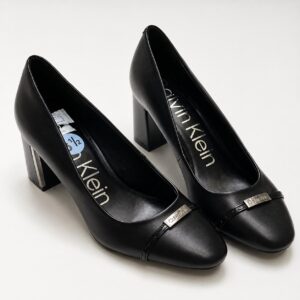 Escarpins Unesta Calvin Klein noire taille 37/38 une chaussure de marque qui vous donne une elegance personnelle