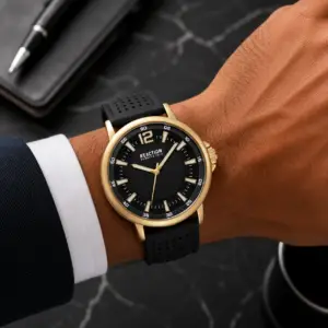 Montre HOMME avec bracelet en silicone perforé, 44 mm Kenneth Cole Reaction.