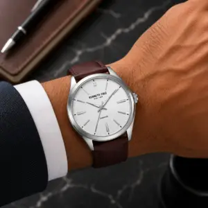 Kenneth Cole Montre HOMME avec bracelet en cuir Marron et diamants, 44 mm - 0,005 Haute elegance