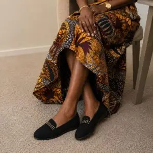 ANDIAMO Mocassins noirs élégants pour femme avec détails dorés – Pointure 42-43 ,Ajoutez une touche d'élégance à votre garde-robe avec ces magnifiques mocassins noirs