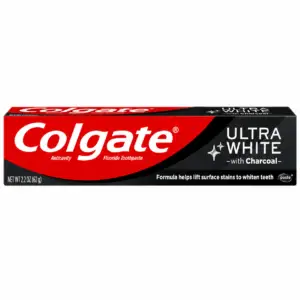 Dentifrice blanchissant au charbon Colgate 60g. Retrouvez un sourire plus éclatant