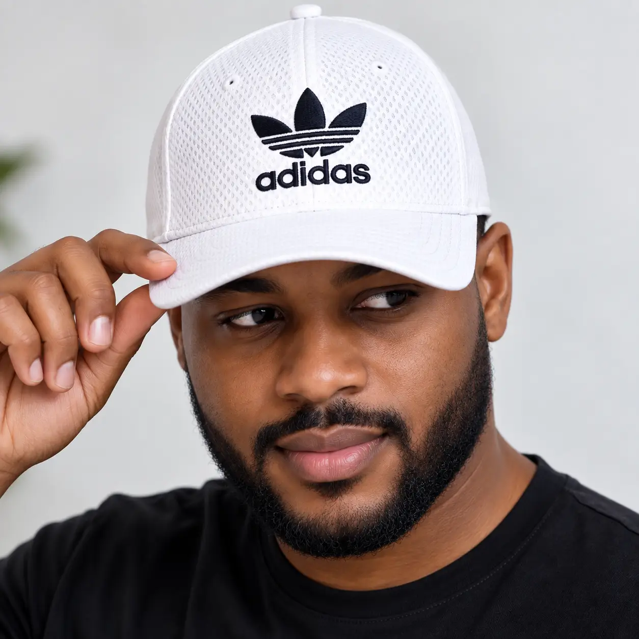 Casquette Adidas AEROREADY – Blanche avec logo Noir Trefoil Adidas noir brodé sur le devant